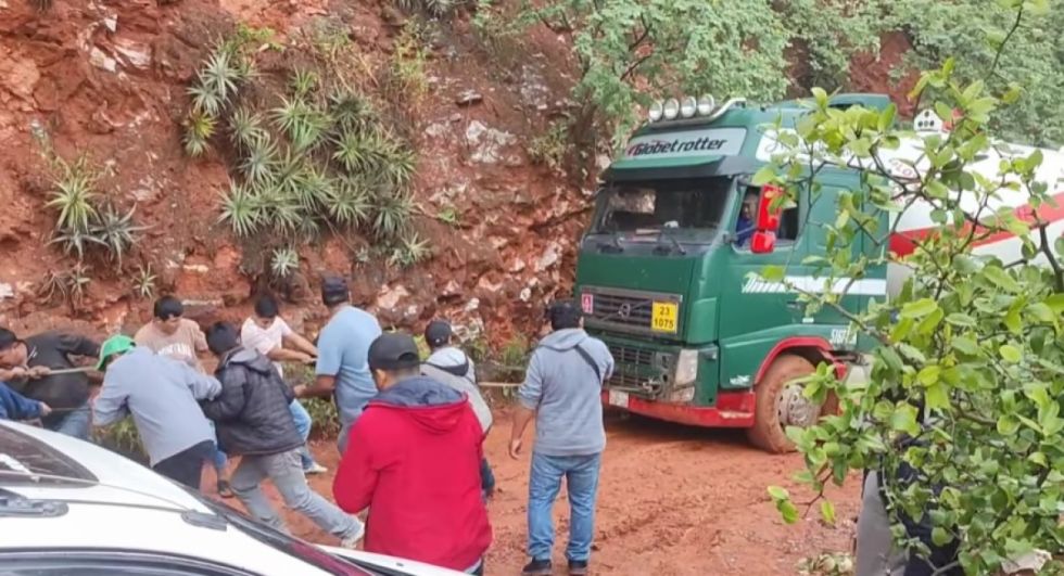Persisten los derrumbes en la ruta Entre Ríos - Palos Blancos