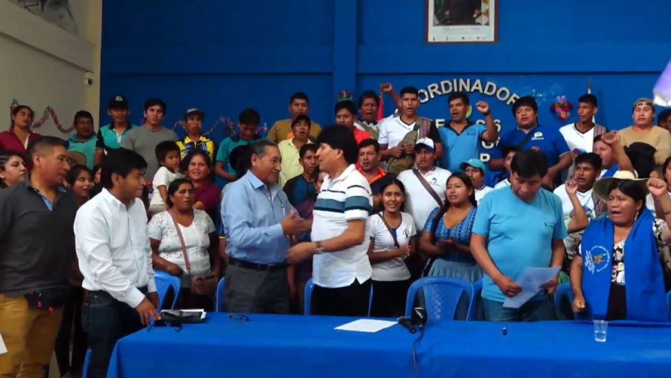 Morales firma acuerdo con Frente Para La Victoria para participar de las elecciones