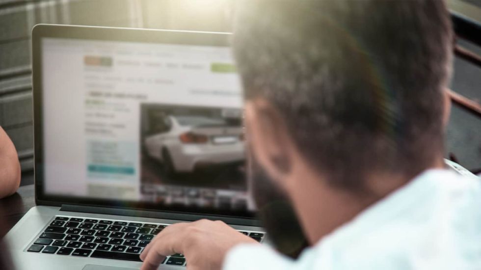 Supuesto abogado estafa a dos personas con venta de auto
