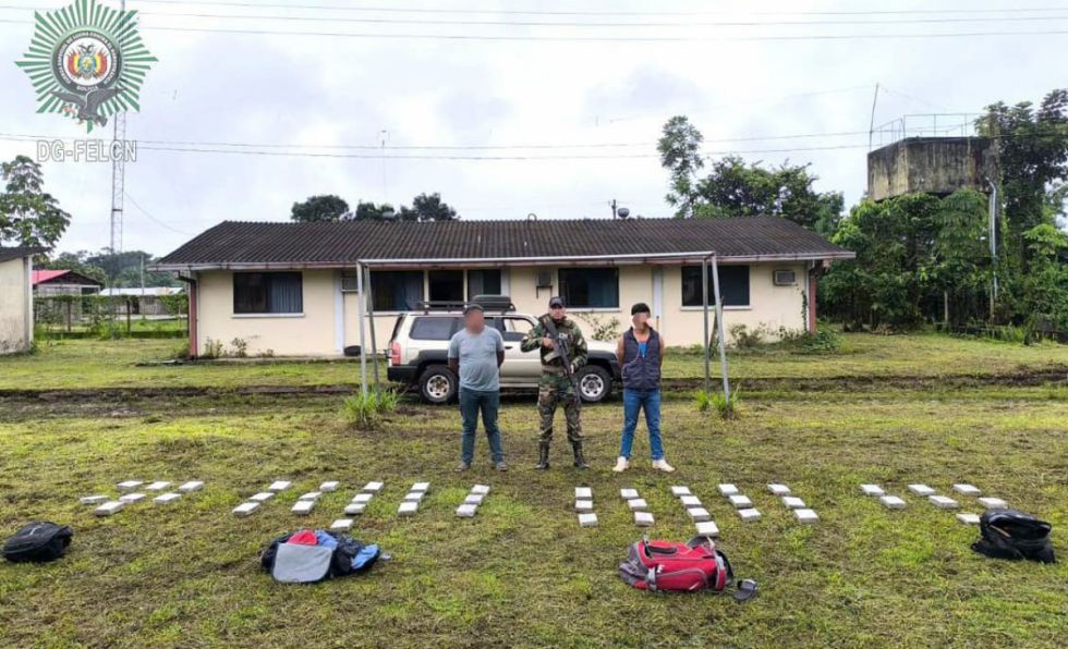 Secuestran 46 paquetes de droga ocultos en equipajes