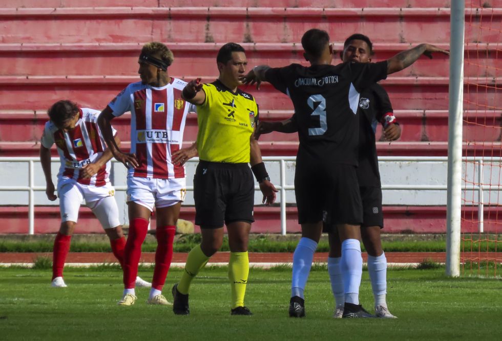 Nacional Potosí aplasta a Independiente 