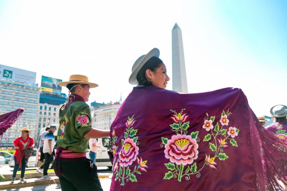 Los bordados típicos son la expresión del Carnaval Chapaco
