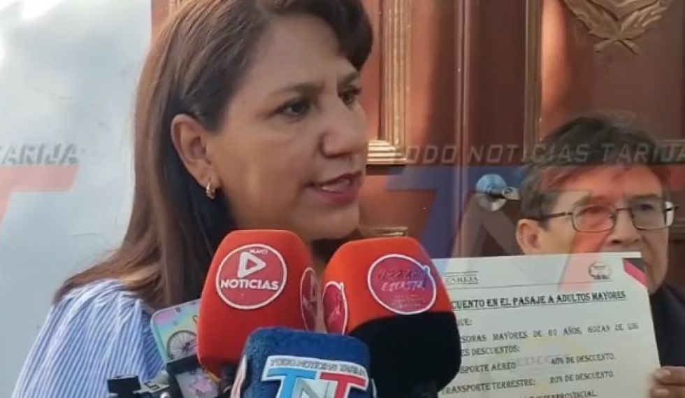 Socializan ley de descuentos en transporte para adultos mayores
