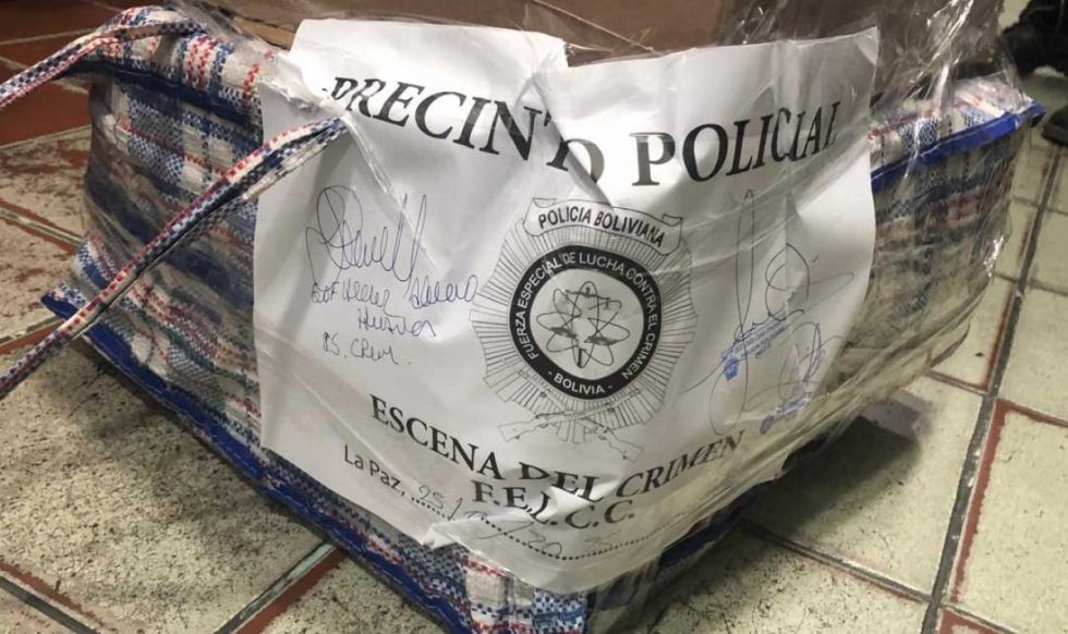 Policía detecta que una mujer trasladaba casi tres millones de bolivianos en un bus