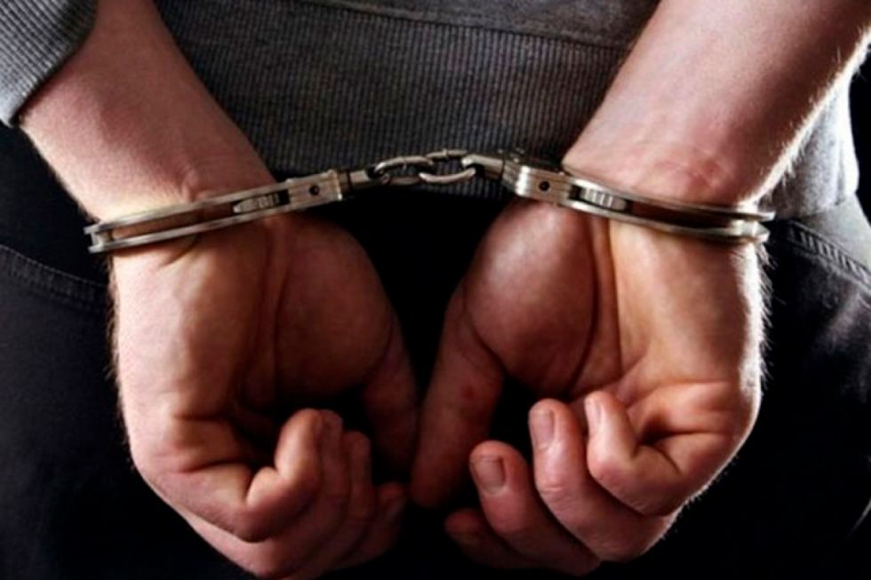 Encarcelan a un maestro por presunto abuso de una niña
