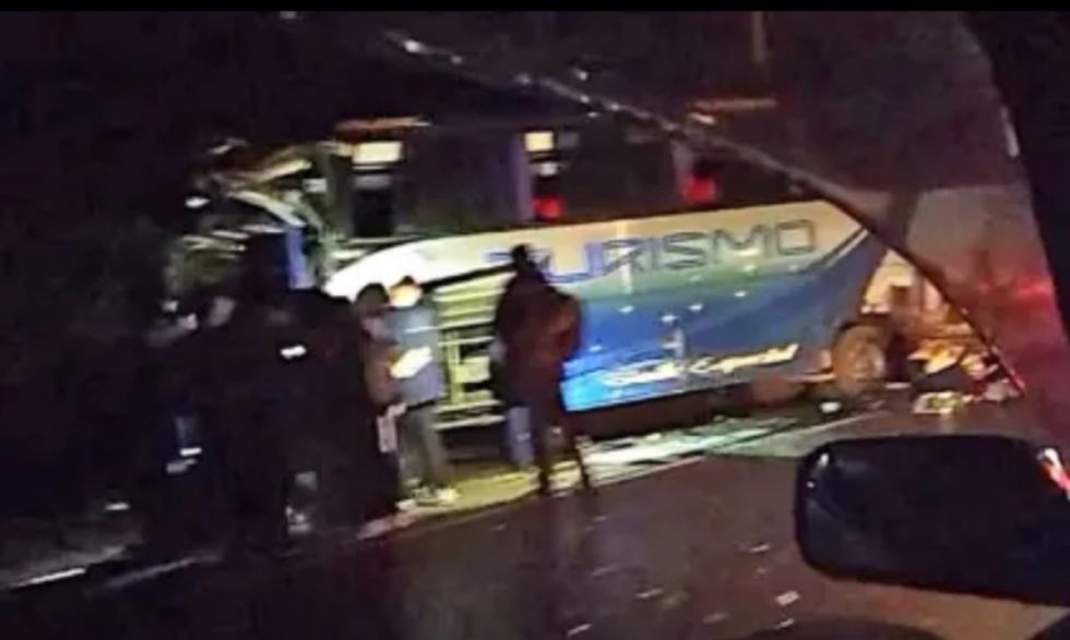 Choque de un bus con otro vehículo en la ruta Sucre - Potosí deja al menos seis heridos 