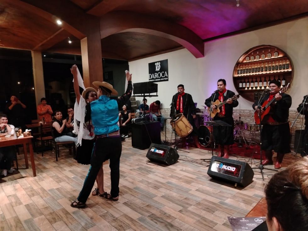 Noches de peña folclórica en la Bodega Daroca