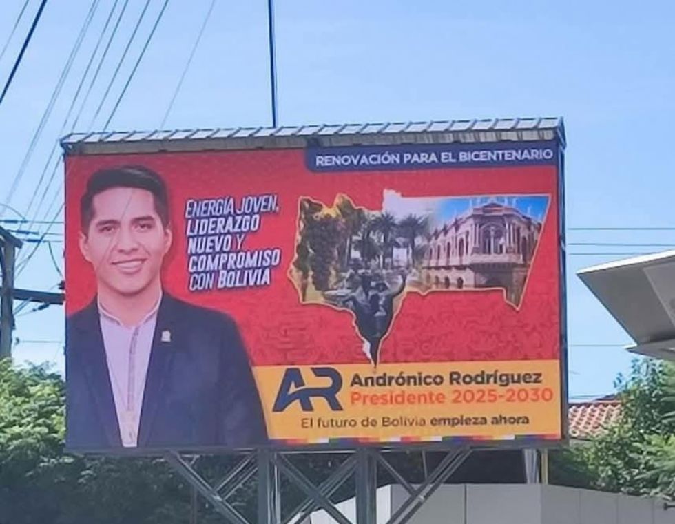 Andrónico y su nuevo lanzamiento "fake"(o no fake)  en Tarija