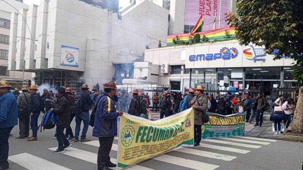 Auríferos protestan por combustible