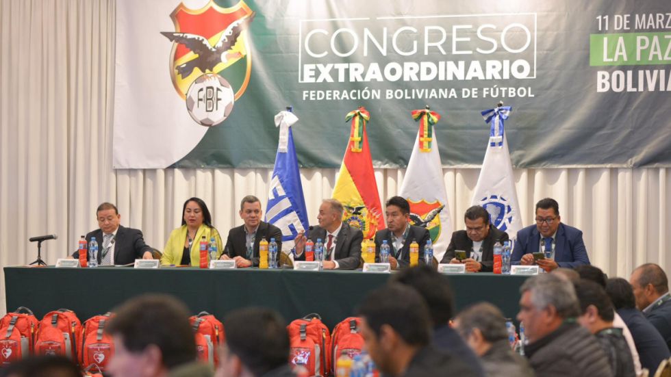 El fútbol boliviano definió las empresas con las que retransmitirá su contenido