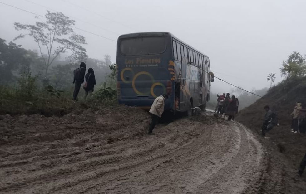 Gobierno autoriza recursos para atender tramos viales en estado crítico por las lluvias