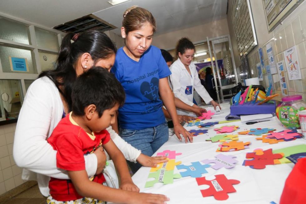 Padres de niños autistas se organizan contra la exclusión