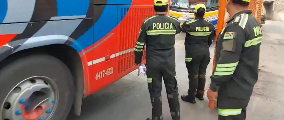 Aprehenden a chofer que pretendía conducir ebrio un bus de Cochabamba a Chile