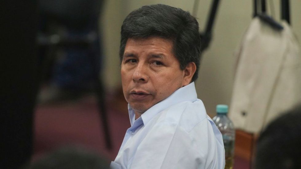 Castillo convaleciente tras suspender huelga de hambre