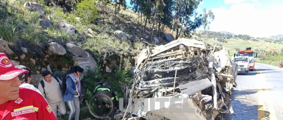 Choque de cuatro vehículos deja al menos dos fallecidos en ruta a Sacaba
