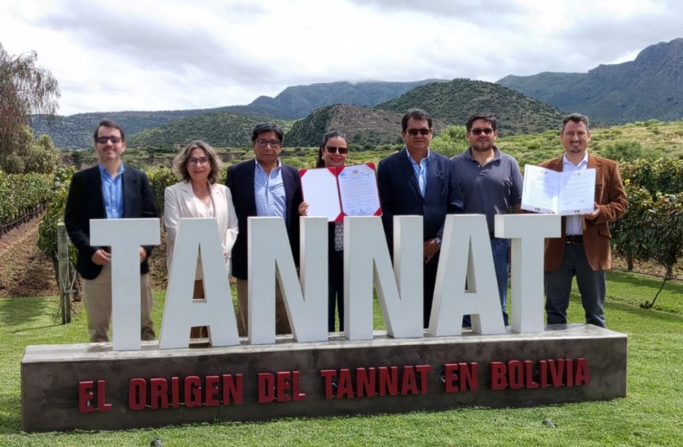 Diputados honran a Bodegas Aranjuez mientras despiden a su fundador