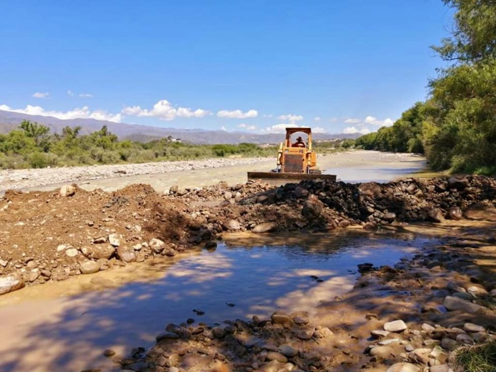 La Unidad de Gestión de Riesgos encauza los ríos en las comunidades