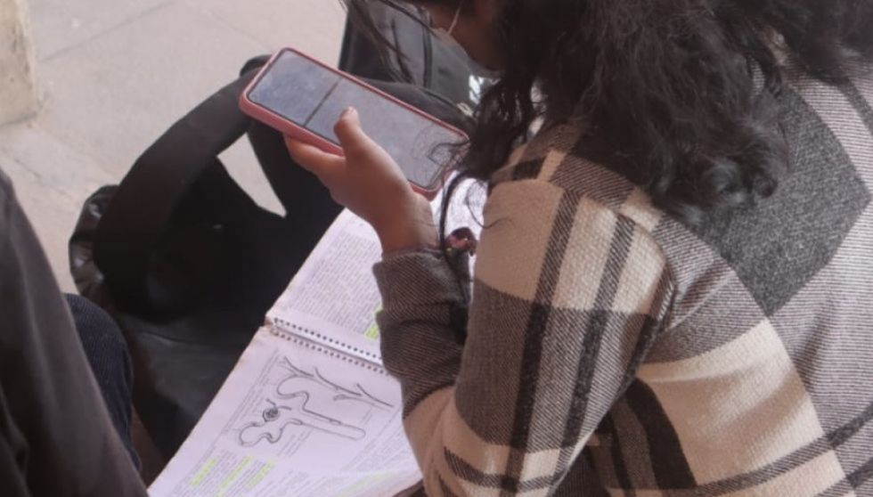Aprehenden a profesor que pedía fotos íntimas a sus estudiantes