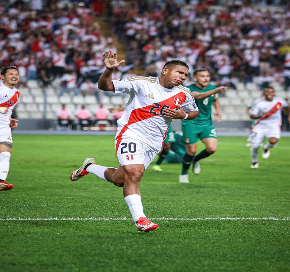 ¿Debió ser invalidado el tercer gol de Perú por mano de Flores? El video de la jugada  polémica 