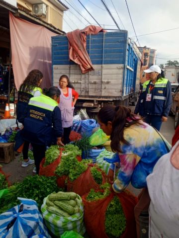 Pese a operativos, comercios burlan control y suben precios