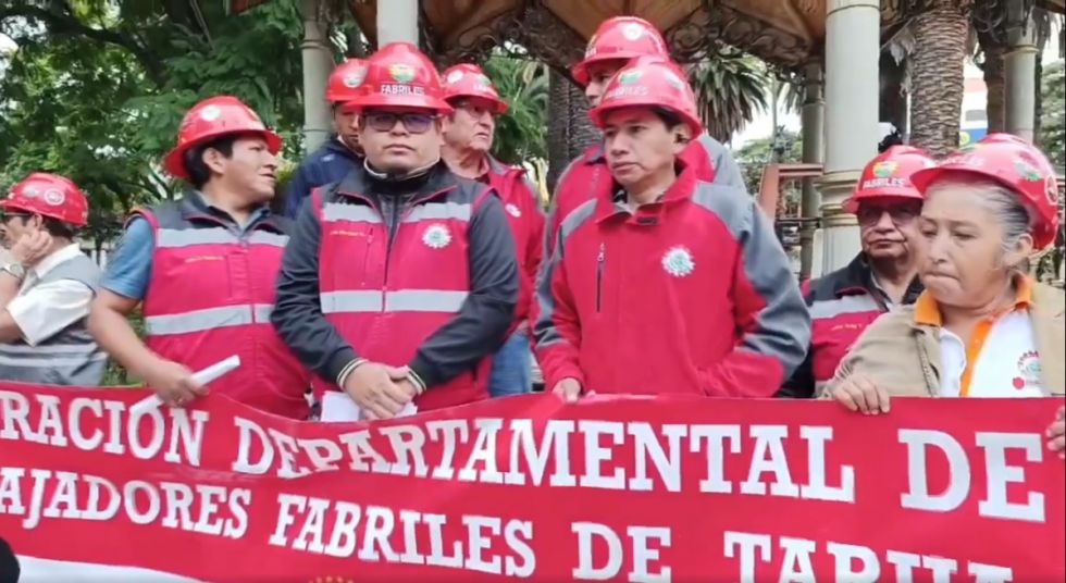 Exigen estabilidad laboral