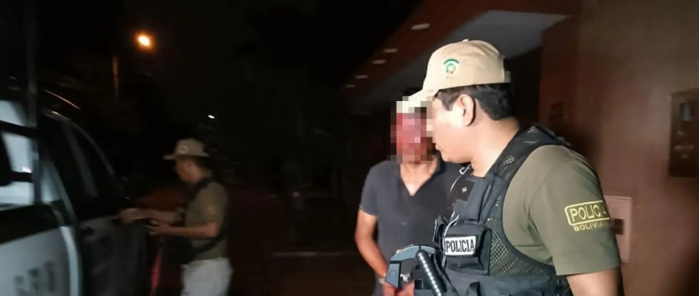 Un hombre lanzó aceite a su pareja y amenazó con quemarla