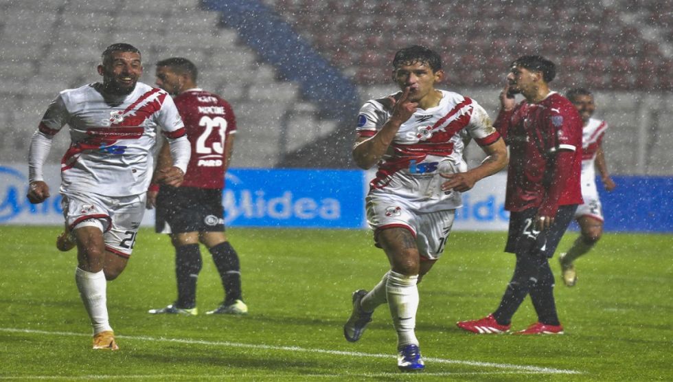 Nacional Potosí toma la delantera con triunfo sobre Independiente