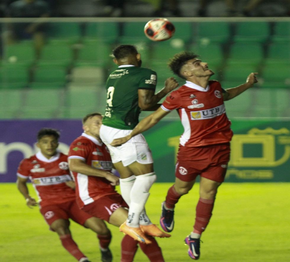 Oriente Petrolero se despide del “Tahuichi” con un empate en blanco 