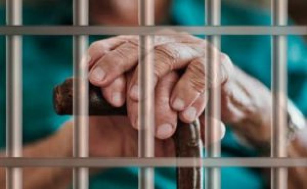 Imputan a adulto mayor por contagiar ETS a dos adolescentes en Tarija