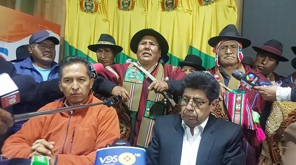 Vocales del TED de La Paz denuncian estar retenidos por sectores sociales que rechazan nueva cartografía