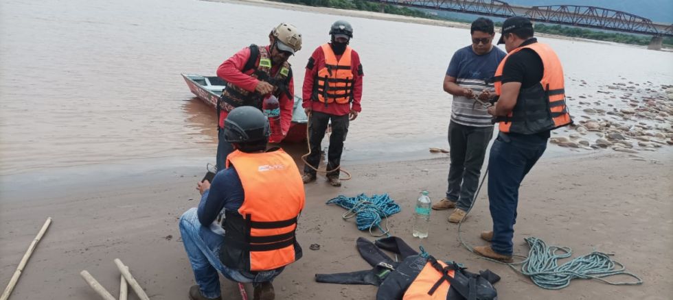 Buscan el cuerpo de una persona en el río Pilcomayo 