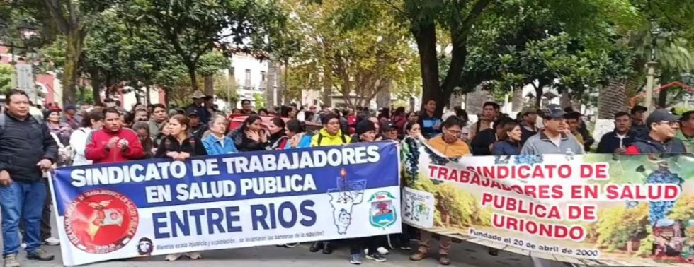 Trabajadores en salud de Tarija se movilizan por el pago del bono de vacunación