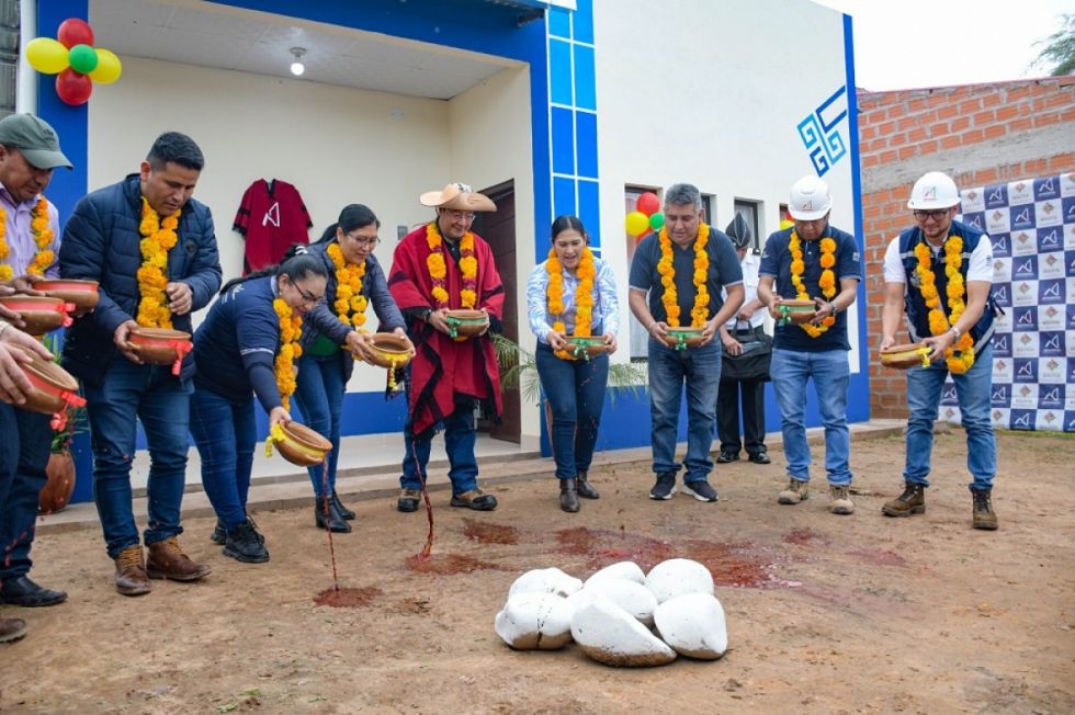 Arce entregó viviendas, sistemas de agua y equipó el Hospital Fray Quebracho