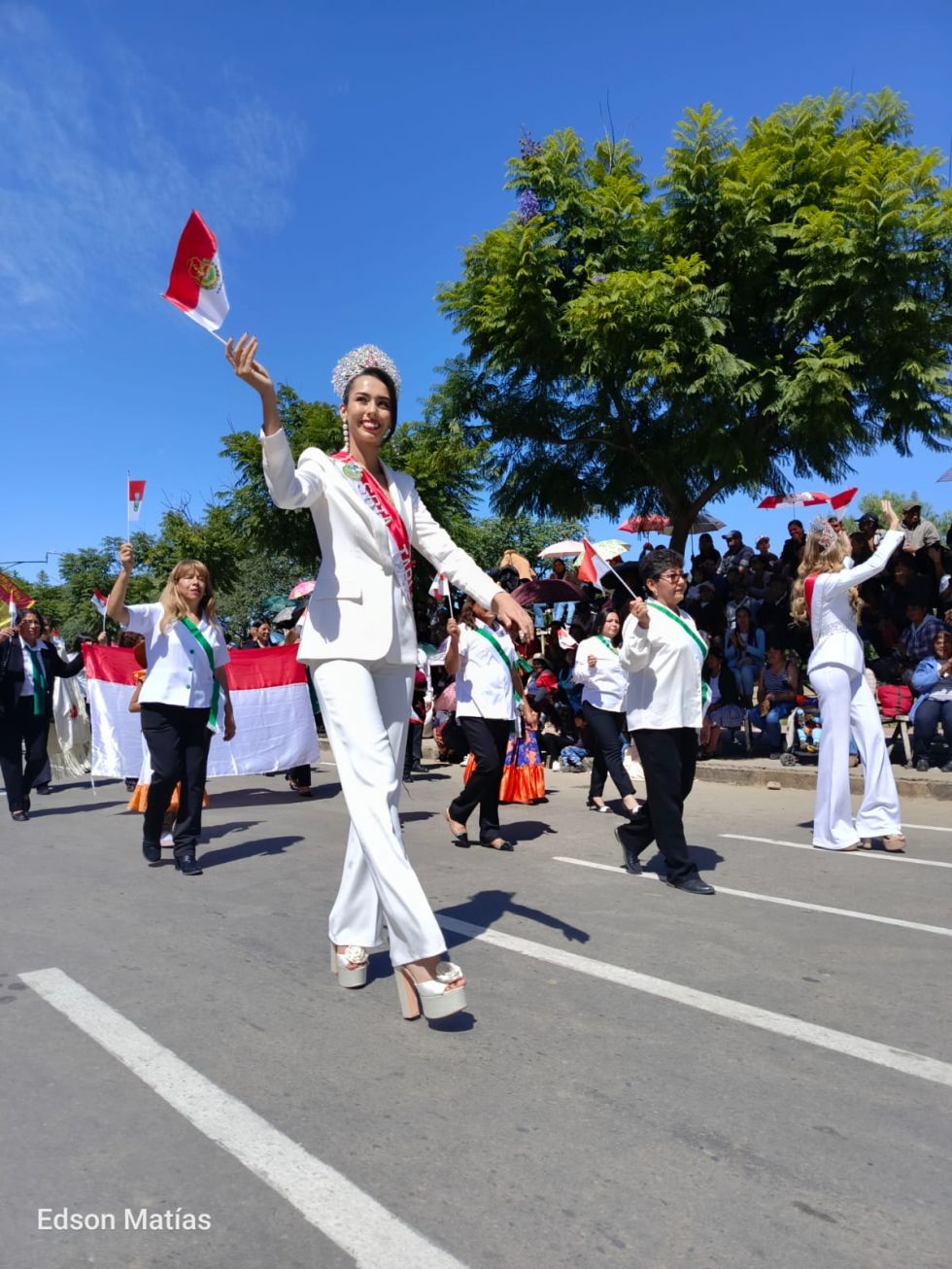 Búscate en el desfile del 15 de Abril (Fotos)