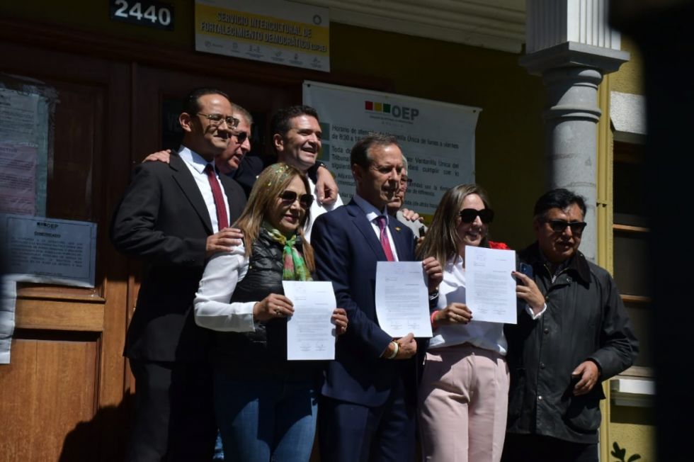 Tuto Quiroga inscribe alianza "Libre" y propone acudir al FMI para salir de la crisis