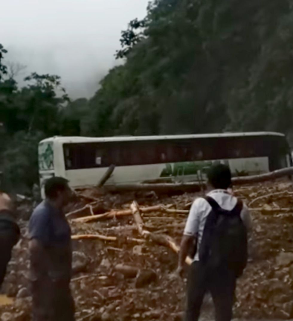 Derrumbes y mazamorra dejan intransitable ruta Cochabamba - Santa Cruz 
