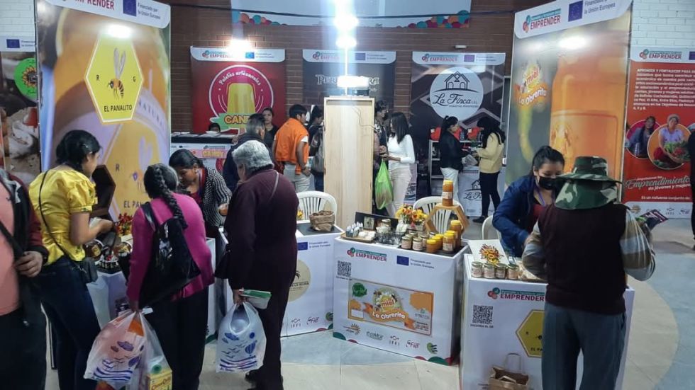 FEXCO 2025: El Mercadito de las Warmis lleva a 70 mujeres y jóvenes emprendedores de 8 municipios de Bolivia