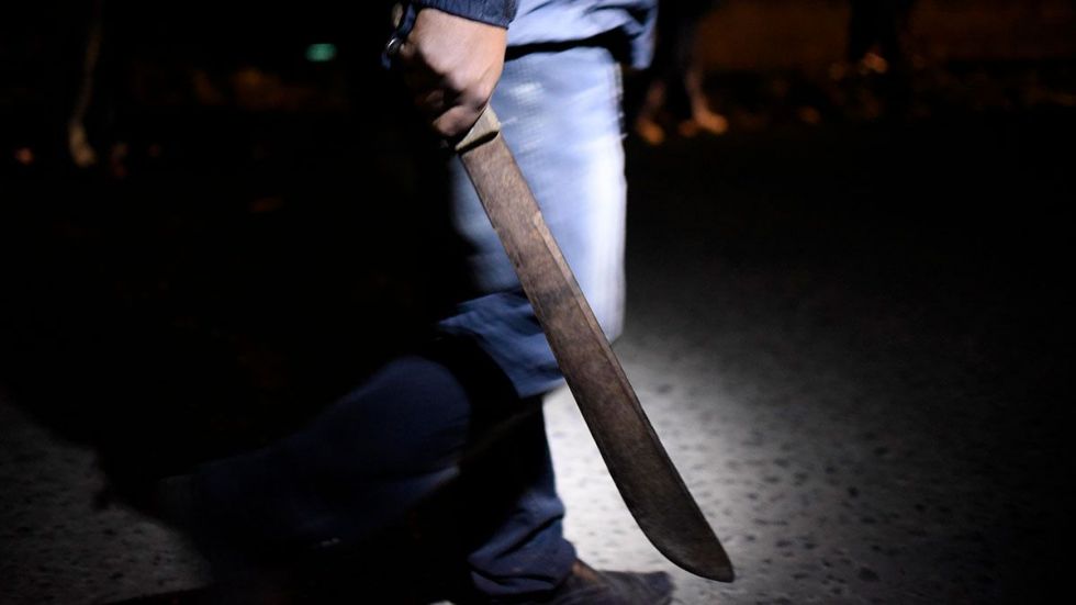 Un hombre robó a un taxista y lo amenazó con un machete