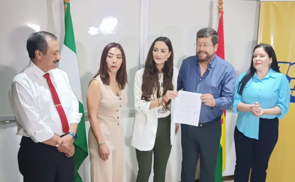 Tres diputadas de CC se adhieren a la candidatura de Samuel Doria Medina