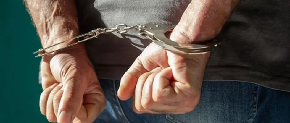 Roció alcohol y prendió fuego a sus sobrinas de 6 y 8 años por entrar al cuarto del abuelo en busca de alimentos