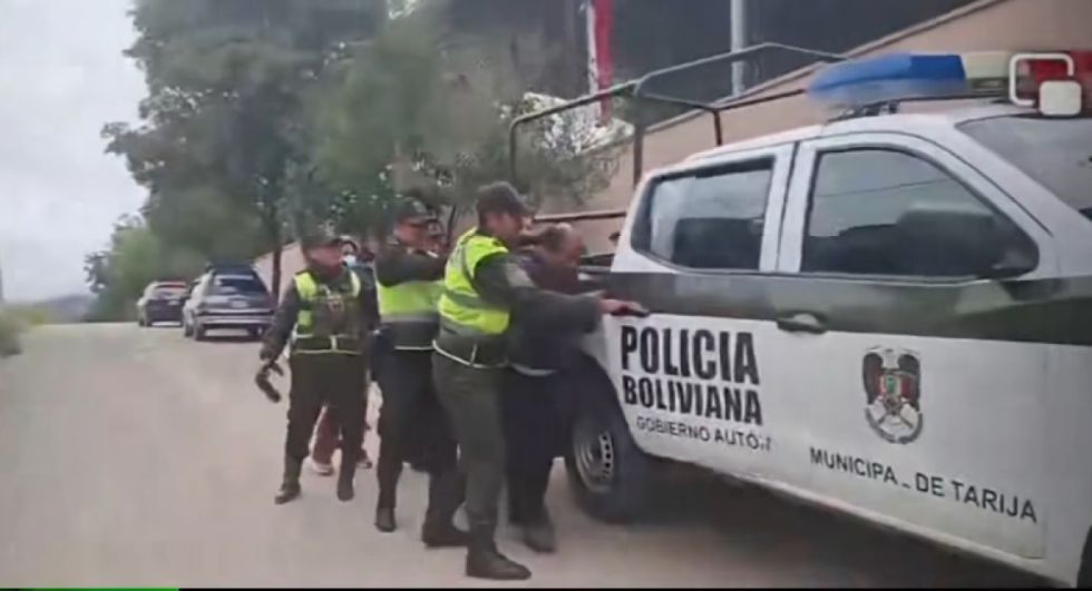 Imputan a profesor denunciado por abuso a dos estudiantes