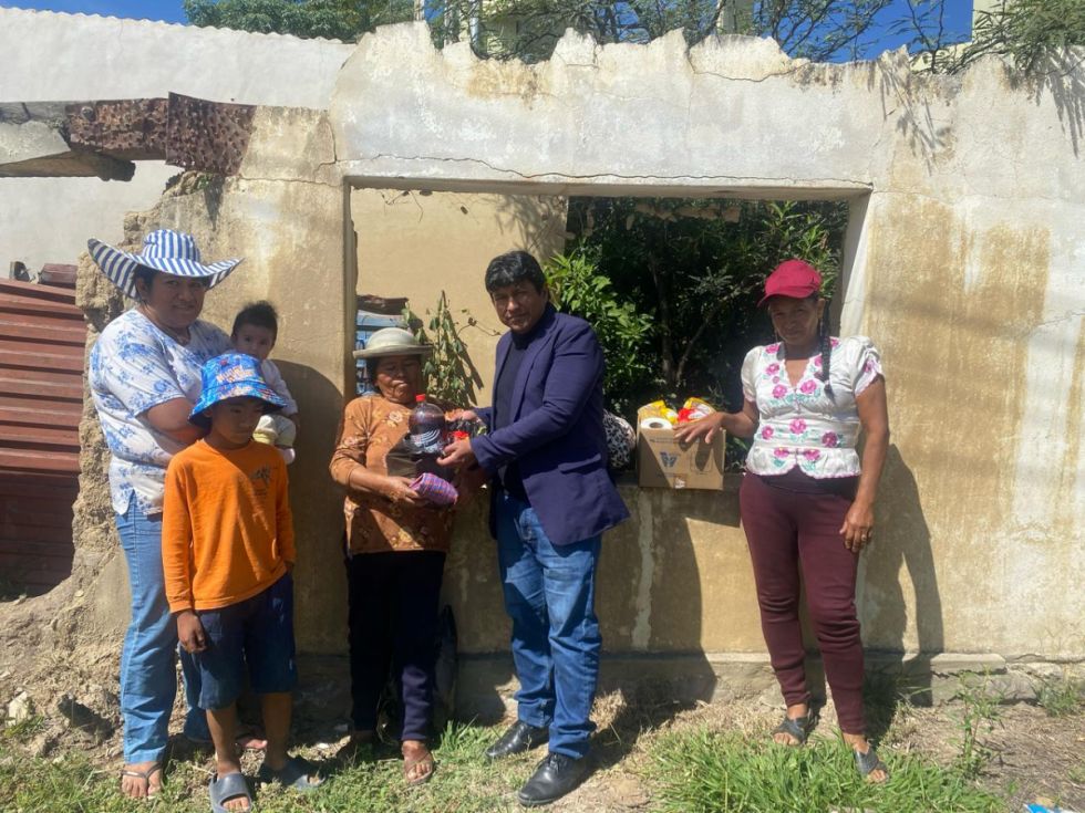 Movimiento de Corazón entregan víveres y ropa en Tablada Centro