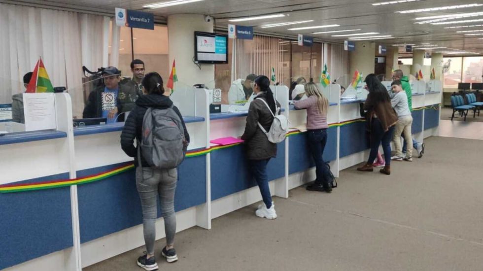 Migración suspende entrega de pasaportes