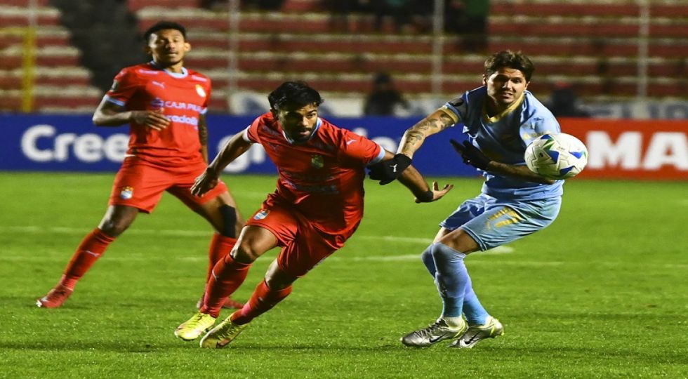 Bolívar juega un partido crucial en Lima
