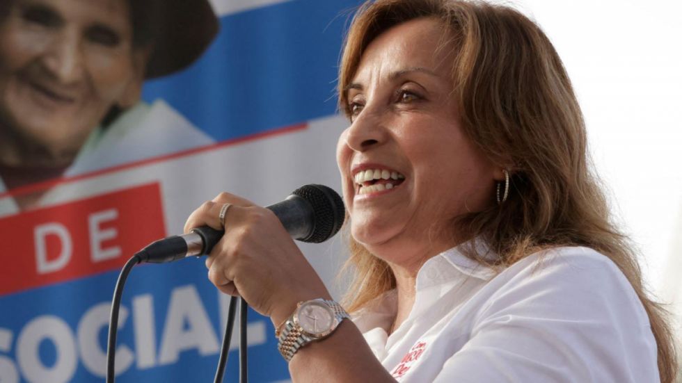 Dina Boluarte quiere duplicar su sueldo