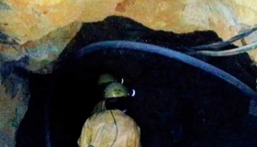 Caída en una mina: Fallecen dos jóvenes
