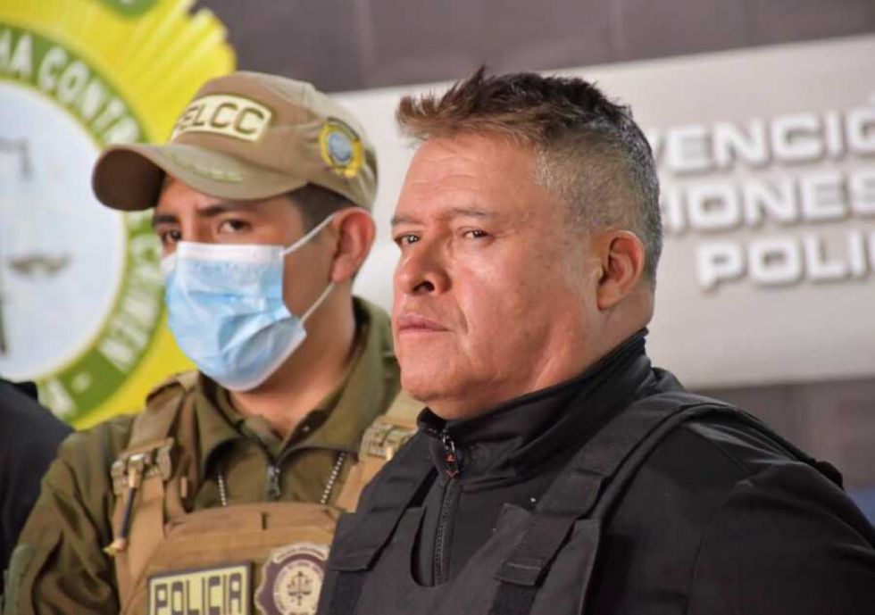 Zúñiga solicita asilo político en el exterior del país