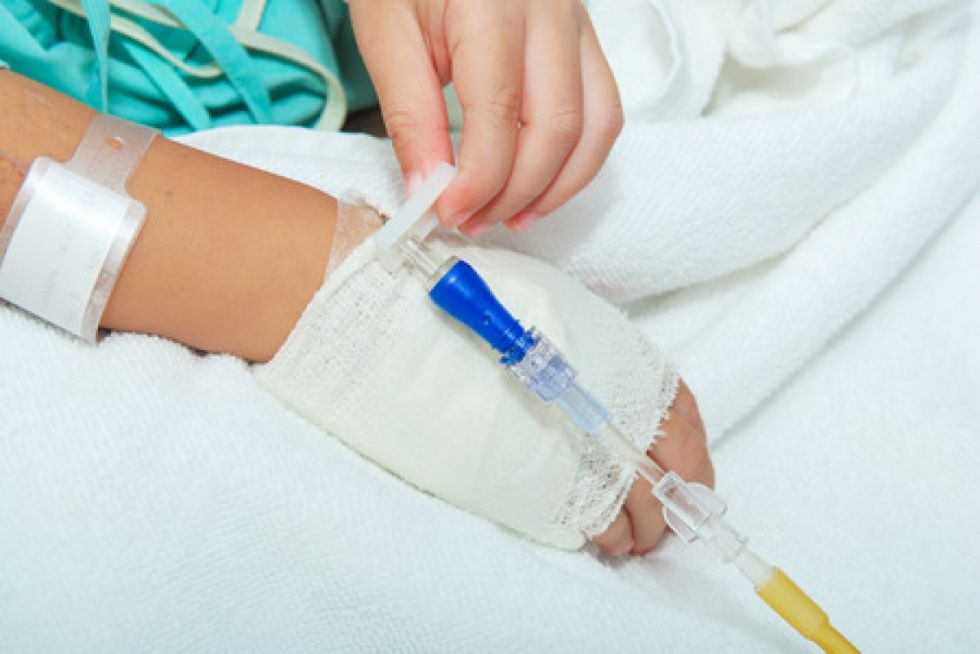 "Solo somos ella y yo”, joven madre pide ayuda para su hija que está en terapia intensiva  