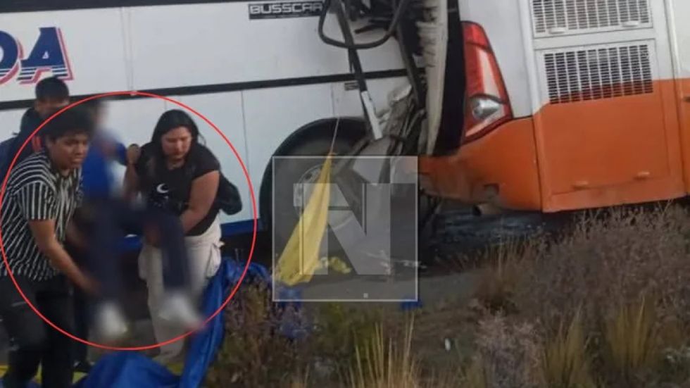 Profesor muere y siete estudiantes resultan heridos tras choque de dos buses (Video)