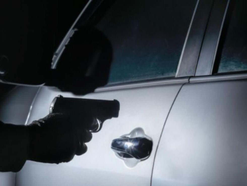 Taxista es encañonado y despojado de su vehículo 
